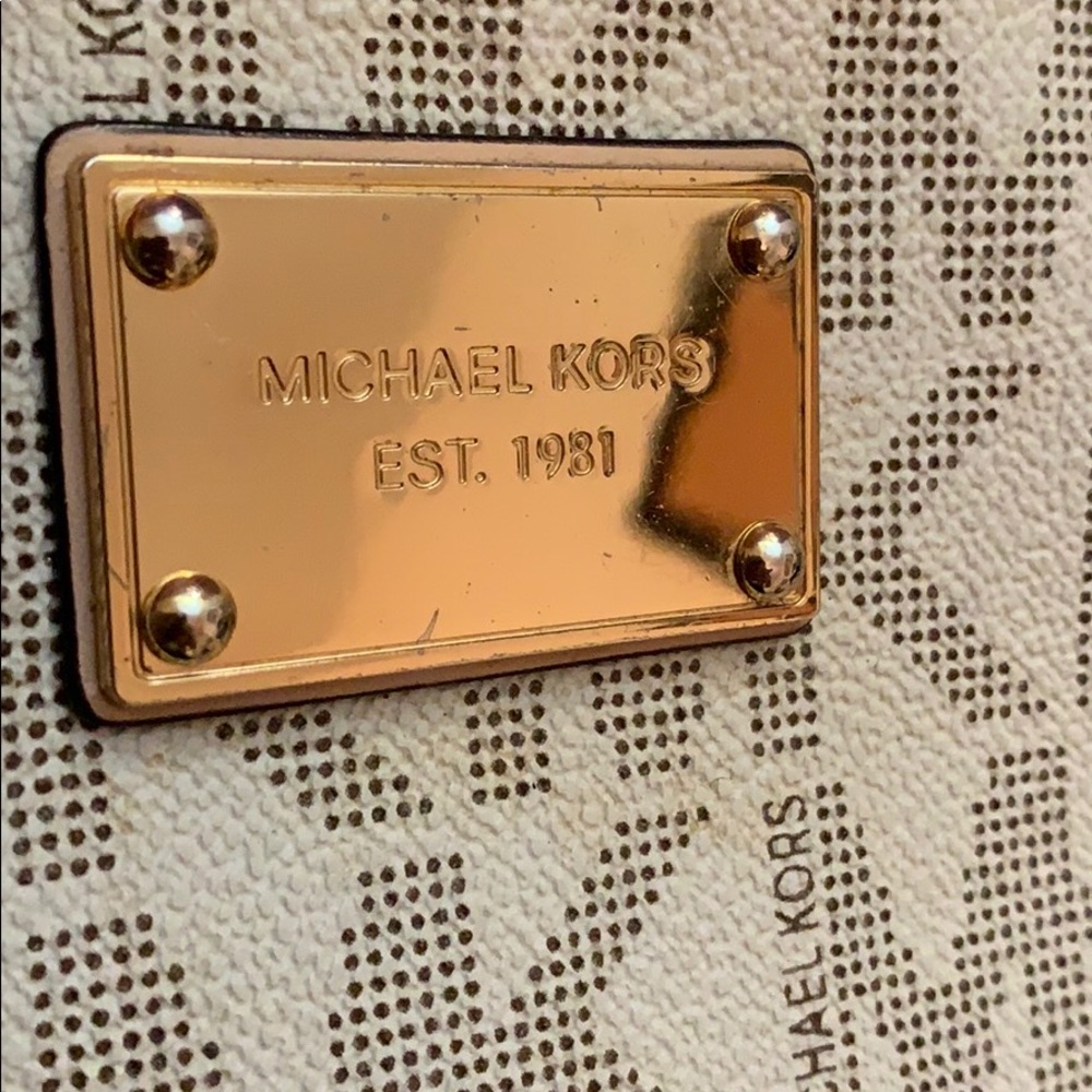 Michael kors wristlet - Picture 5 of 6